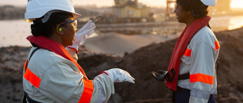 Safety leadership discussion at a mining operation
